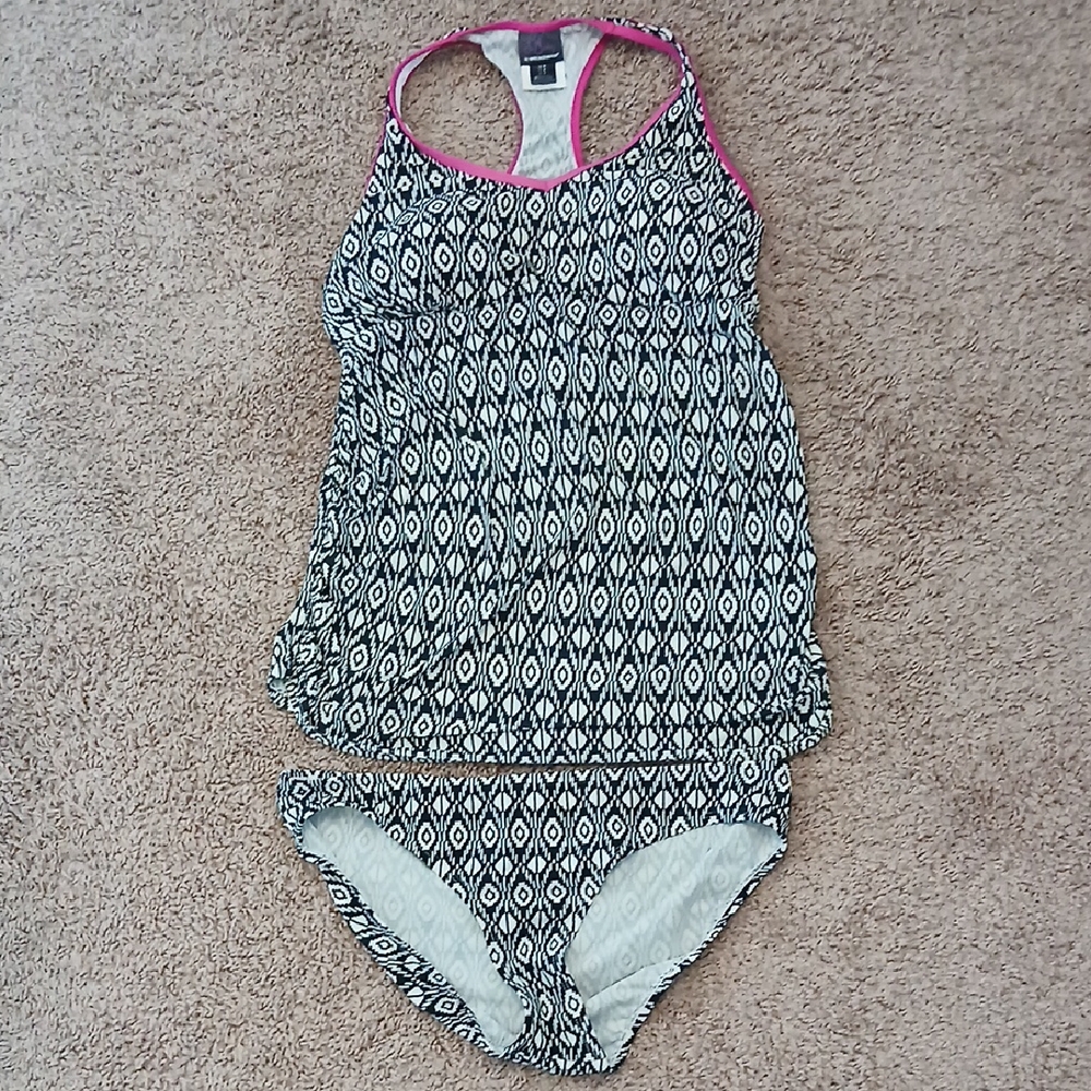 Motherhood Oh Baby Maternity Black and White Patterned Tankini Set, Size Medium